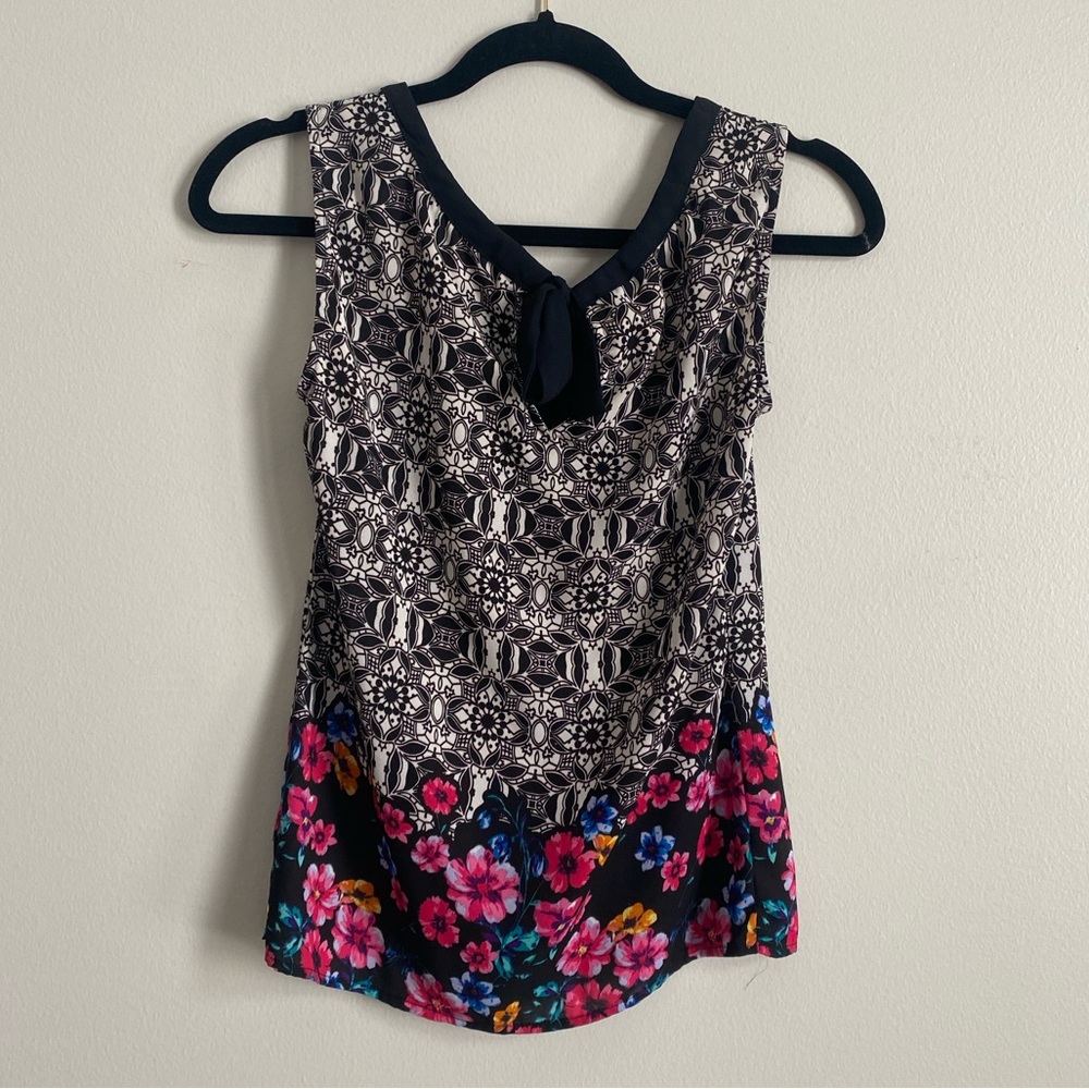 Patterned Blouse - Picture 2 of 4